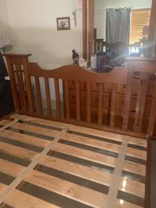 Queen size bed perfect condition