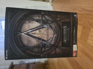 Assassins Creed Charing Cross Edition Statue