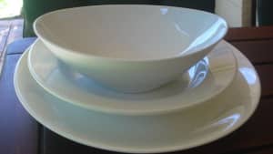 3 Beautiful Serving Dishes / Platters PLUS 5 Bonus Side Plates!