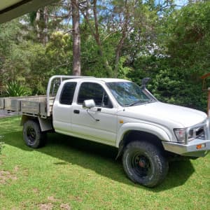 2001 TOYOTA HILUX (4x4) 5 SP MANUAL 4x4 C/CHAS