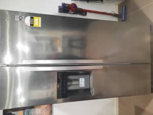 563L LG side by side fridge/freezer