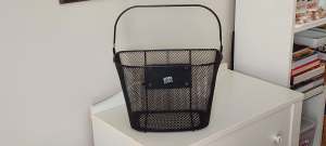Metal removeable bicycle basket. With bike attachment.