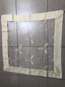 BEAUTIFUL GOLD SQUARE TABLE CLOTH - 82CM