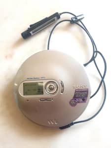 SONY D-NE700 CD Walkman / Discman / Atrac/ MP3 CD Player - Silver