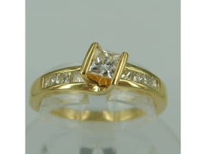 50 Pts 18ct Yellow Gold Ladies Diamond Ring 024300048671