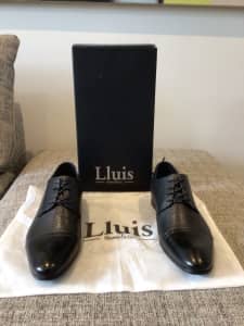 New Mens LIuis Black Leather Shoes Size 43” in a Box ..