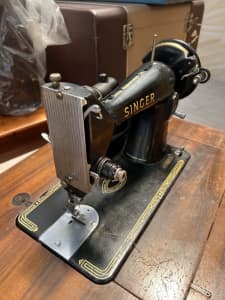 Vintage Sewing machine Singer Table / pick up Willoughby