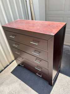 *Delivery available* Chest of drawers