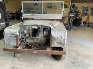 Landrover 1950 80in Lights behind grill