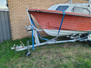 boat ideal for new project 17 ft fiberglass