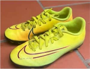 Kids soccer boots. Nike mercurial. Size US 1Y