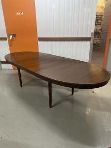 Chiswell “Palisander” extendable dining table