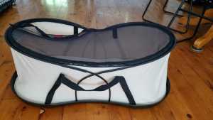 Phil & Teds portable bassinett