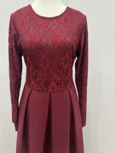 Beautiful maroon dress with zipper