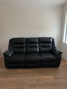 3 seater leather couch with 2 inbuilt recliners