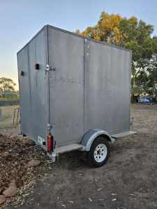 Enclosed trailer hire 