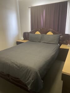 Queen bed & 2x bedside tables & dresser