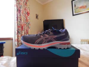 Asics Gel GT-2000 9 womens shoes, size 8.5 US wide, Brand New in Box