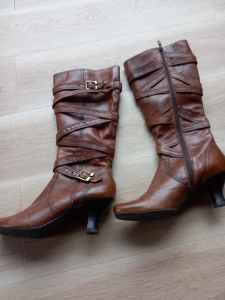 BROWN LEATHER KNEE HIGH BOOTS