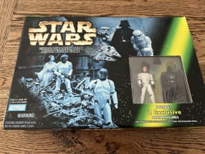 Star Wars Escape the Death Star Action Figure Game Luke & Vader 1998