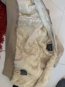 Hoodie jacket fur great thick for this winter Sz L Postage availabl