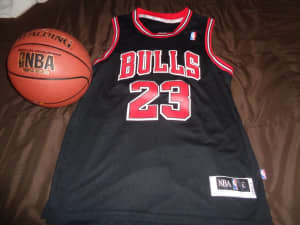Michael Jordan Chicago Bulls NBA Basketball Jersey. Large. Great Cond.