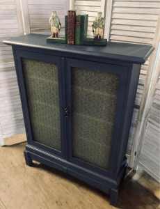 Nice Rustik Oak Bookcase/Cabinet