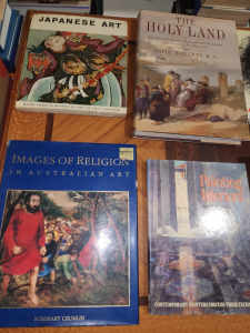 Approx 123 mainly vintage books on Arts and crafts 
