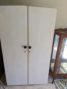 Vintage wood white cupboard - Free - Labrador 