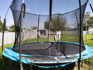 14 foot trampoline 