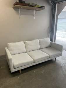 FREE DELIVERY FREEDOM COUCH DOCKLANDS