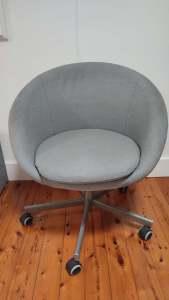 Swivel grey chair - IKEA SKRUVSTA