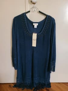 Dark blue knitted top, decorative neckline and fringed sleeves and hem