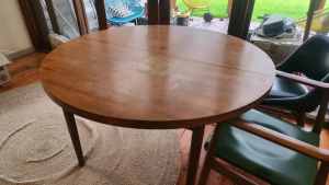 Dining table Round to oval transformable 