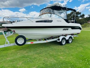Boat 640 baysport half cabin with Yamaha 150hp only 110 hours 