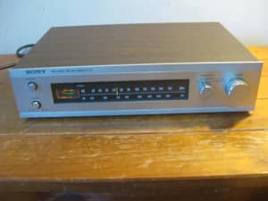 Vintage (SONY) FM Stereo/FM - AM Tuner ST-73 (1970s) Works (Wood Case)