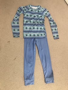 2 sets of thermals - kids size 6