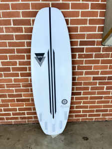 5’10 Tomo Surfboard