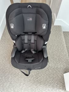 Britax safe n sound car seat