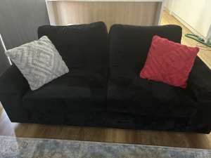 Black couches 2 and 3 seater