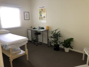 Health practitioner room for rent