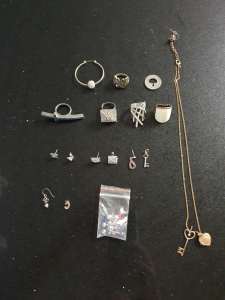 Girls Jewellery. Qty 36 items. $2 each