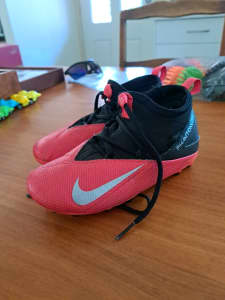 Childrens Soccer Shoes US 11