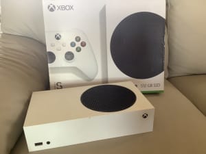 XBox - S Series - in very good working condition