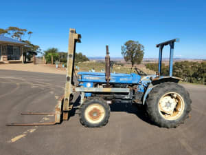 ISEKI TS3510 Tractor with forklift mast