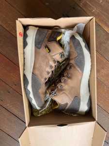 Teva Mens Hiking Boots size 12