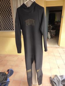 3mm full steamer wetsuit (peak). One size large the other medium.