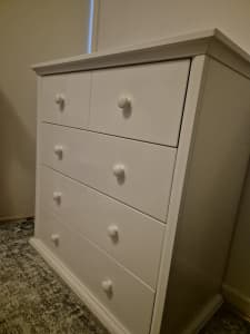 Wanted: 4 drawer Chest and King single bed
