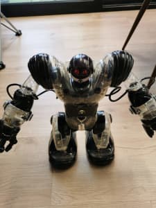 WowWee Robosapien Humanoid Toy Robots 2004
