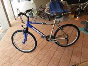 Mountain bike 21sp - Malvern Star mens medium/large 51cm.
